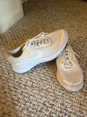 Nike White Womens running shoes size 9.5